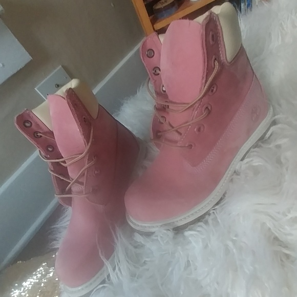 Pink Timberlands - Picture 3 of 4